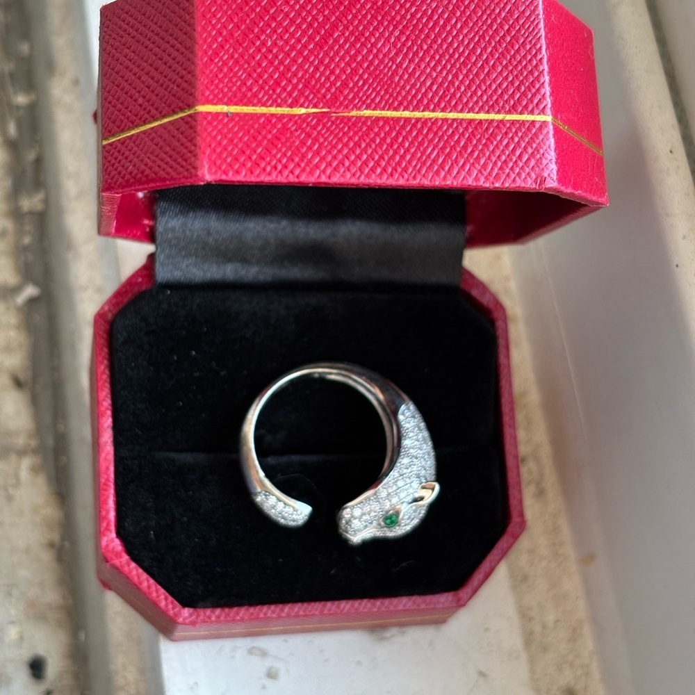 18k Cartier white gold Panther Ring with Green Eyes - 8 - Picture 7 of 9